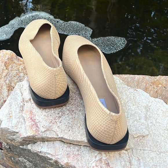Saks Fifth Avenue, Square Block Heels, SnakeSkin in Cream, Size 8M, Exc. Cond. - Picture 1 of 11